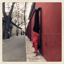 学会空中倒立,学会倒立就可以学的动作