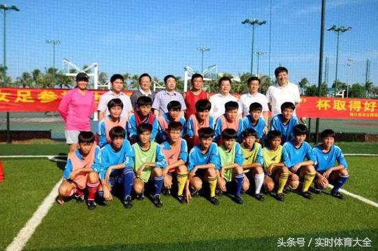 捡球的中国姑娘,中国女孩捡球