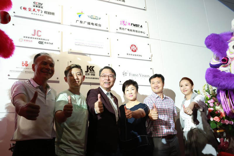 李力持周星驰导演,李力持当导演和周星驰第一次合作