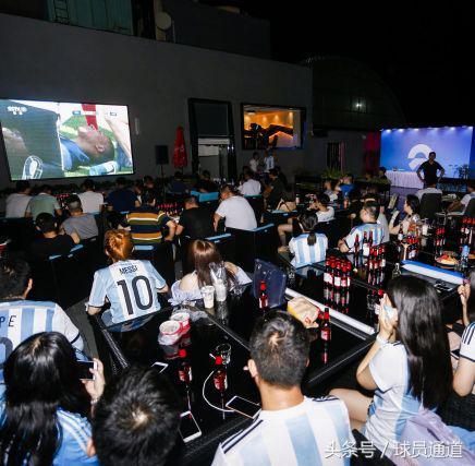 “兄弟，请问汉森贝壳球场怎么走？”