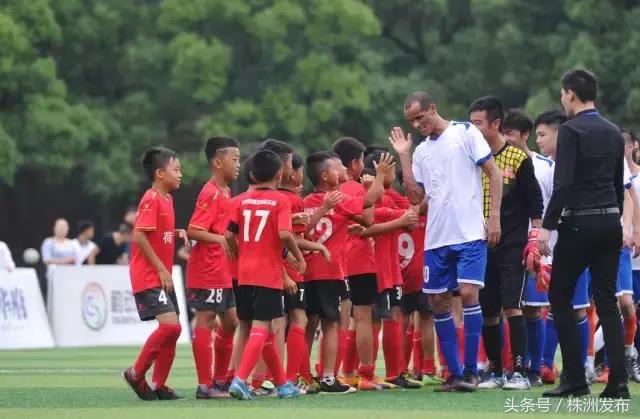 巴西足球盘带大师里瓦尔多,里瓦尔多评价巴西新星