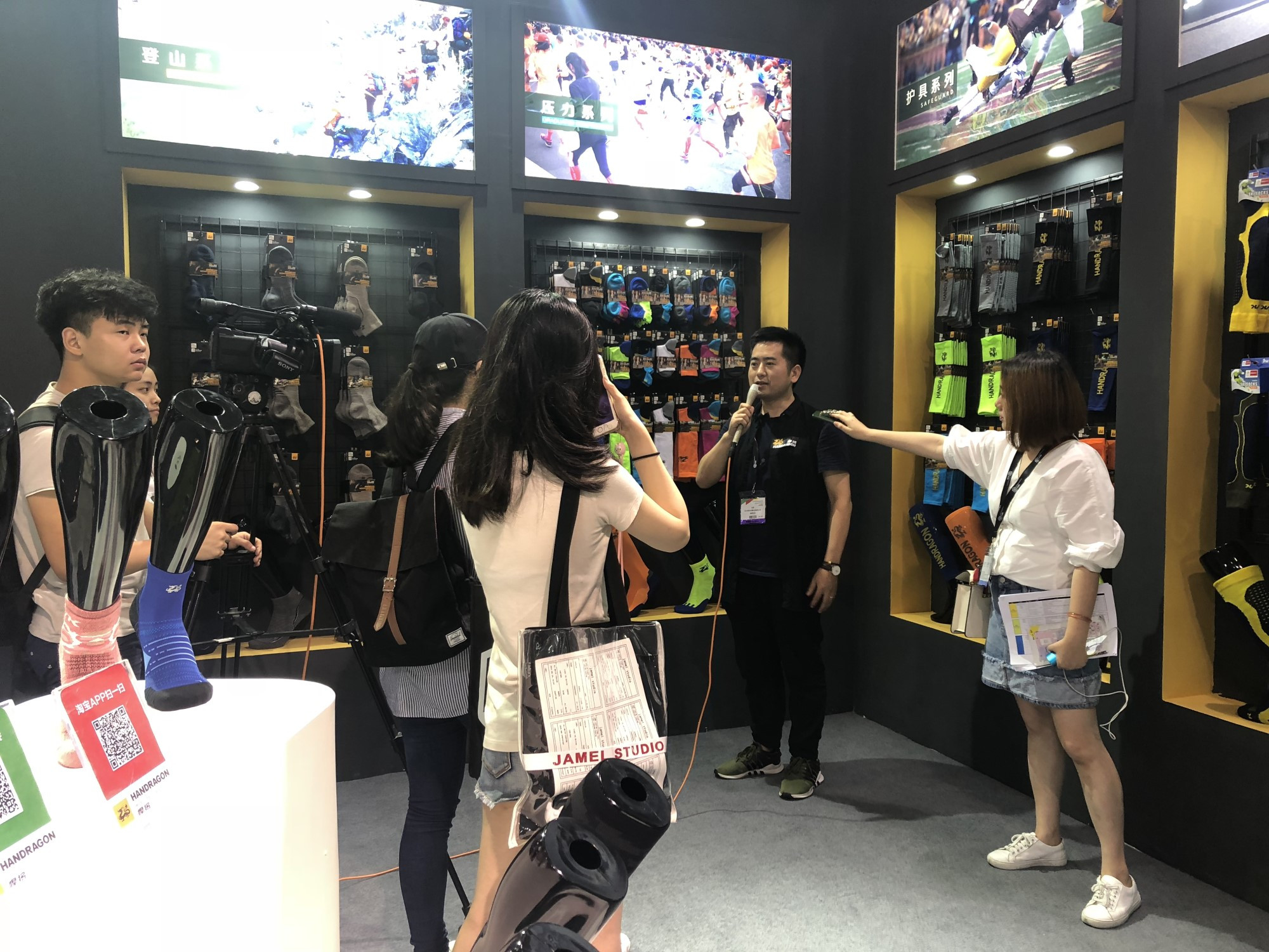 国内分类运动袜领导品牌悍将｜ISPOShanghai2018展会现场盛况