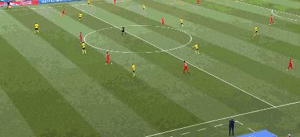 斯特林助攻凯恩破门,凯恩门前脚后跟嗑球晃过门将