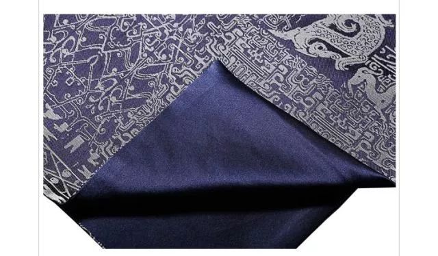 被中年妇女“玩坏”的丝巾，如何找回它的历史品味？｜文化观察