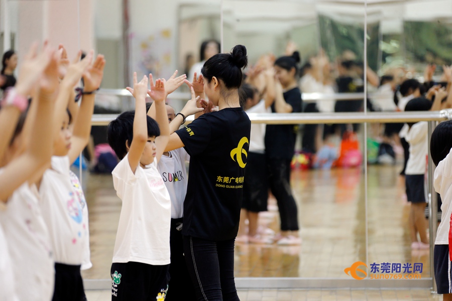 小孩学习父母要陪着一起学习吗,东莞儿童暑假培训