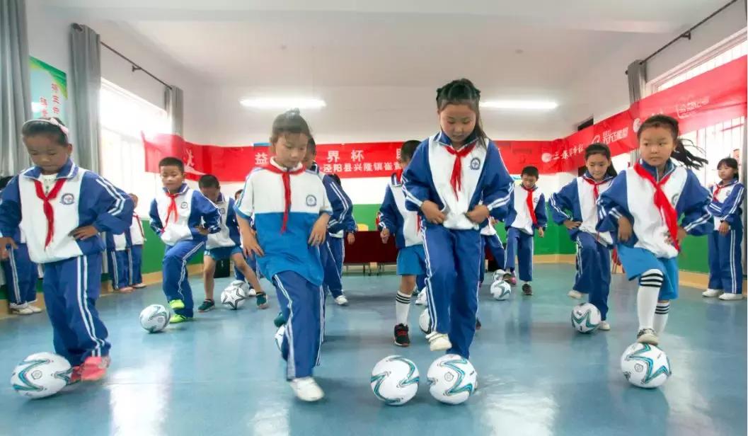 和梅西一起踢球是什么感觉,和梅西踢的一个老将