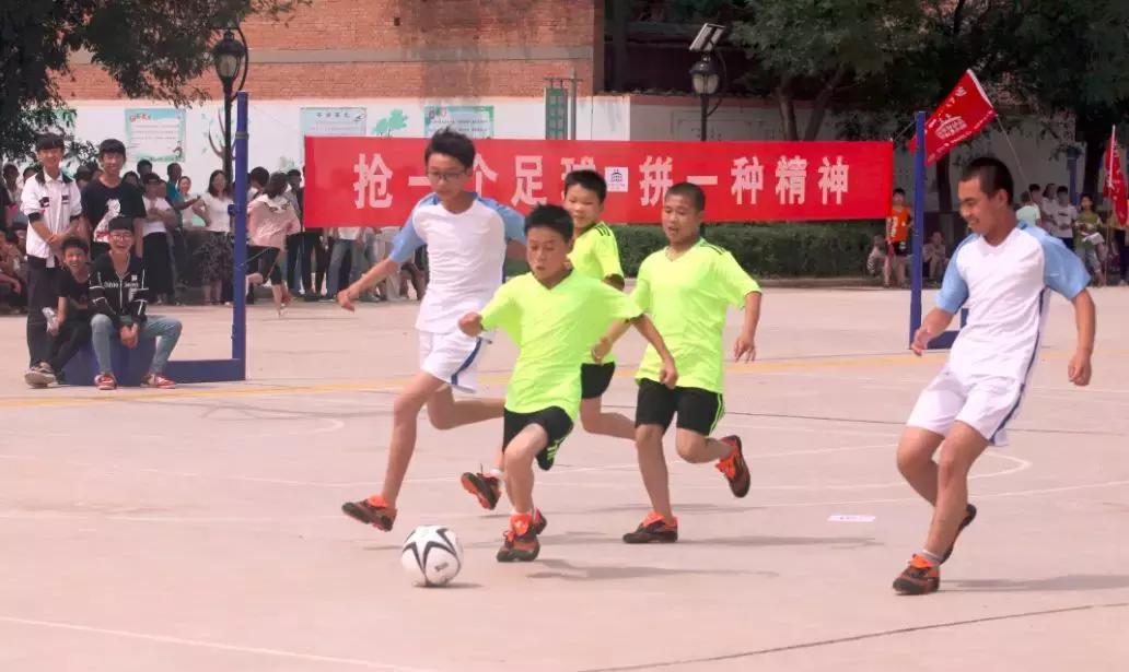 和梅西一起踢球是什么感觉,和梅西踢的一个老将