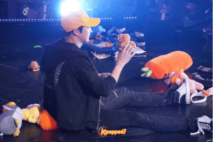 爱丽给边伯贤钱,朴灿烈边伯贤爱丽