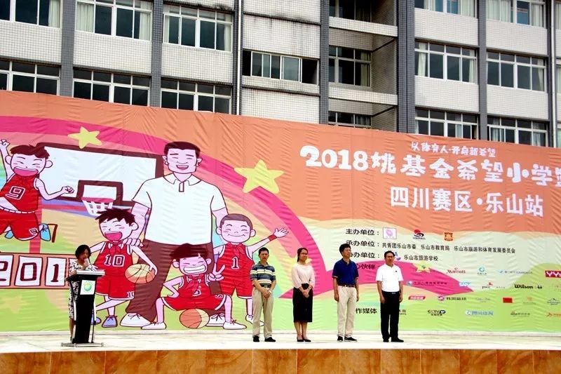 足球没有篮球精彩,足球没有篮球激烈