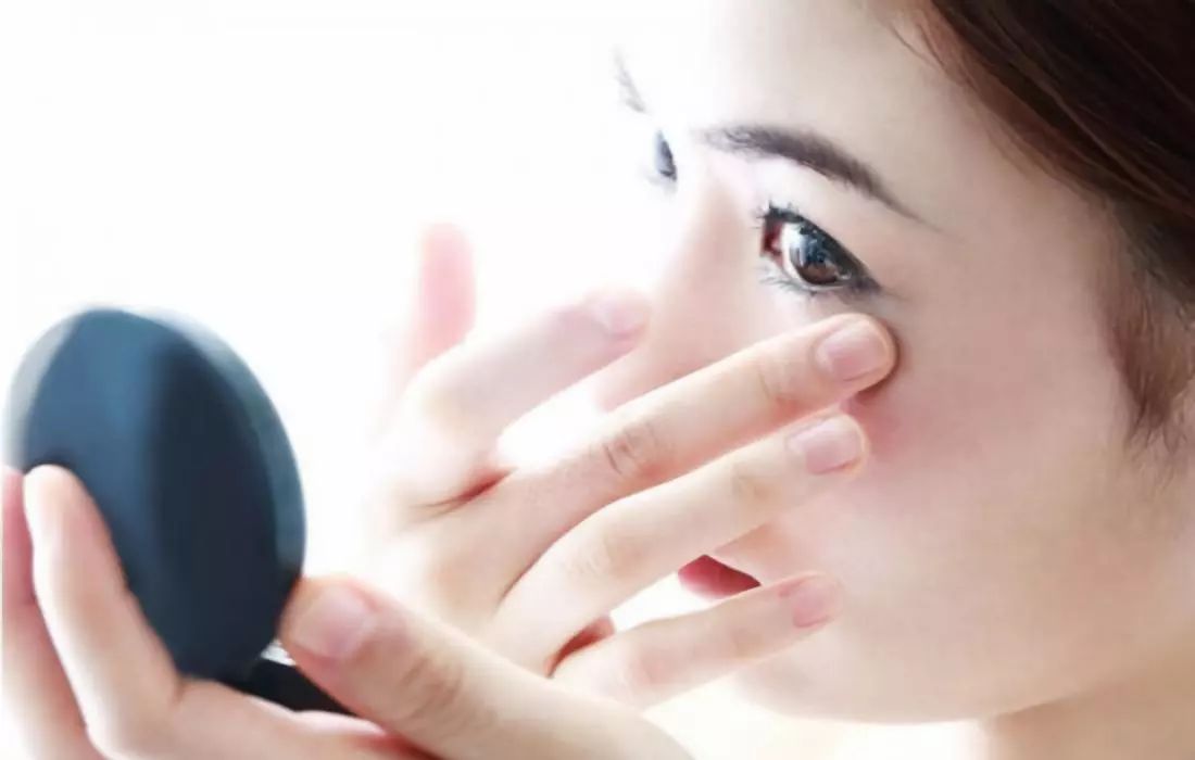 雅诗兰黛眼霜适合年龄,有脂肪粒适合用的眼霜