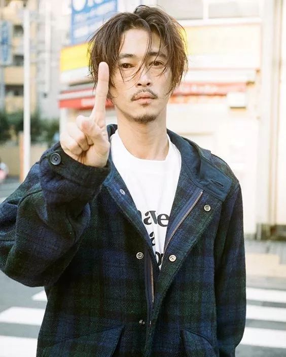 新手发型师染头发需要注意的细节,头发染完了发现太亮了