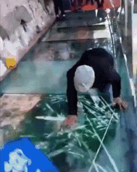 云南9d玻璃栈道,云南雪山峡谷玻璃栈道