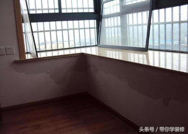 飘窗顶部漏水怎么刷防水,飘窗漏水该怎么高空处理呢