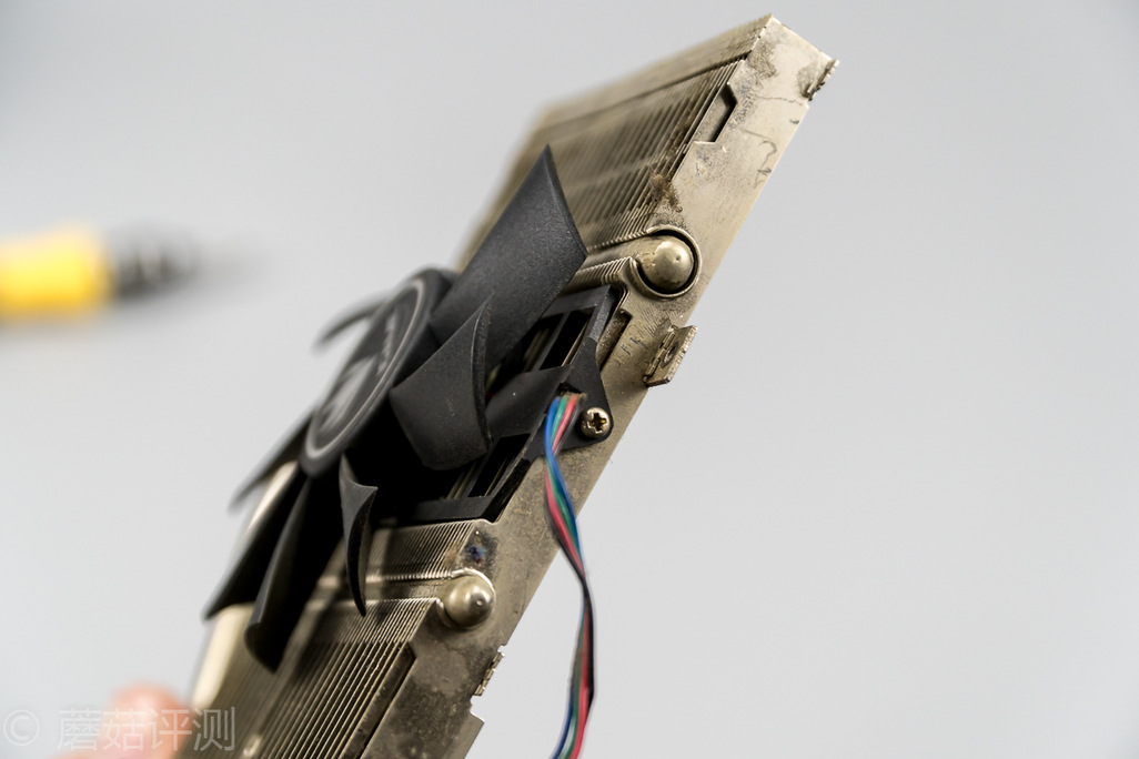 更换新显卡后风扇转得特别厉害,七彩虹gtx9602g显卡换风扇