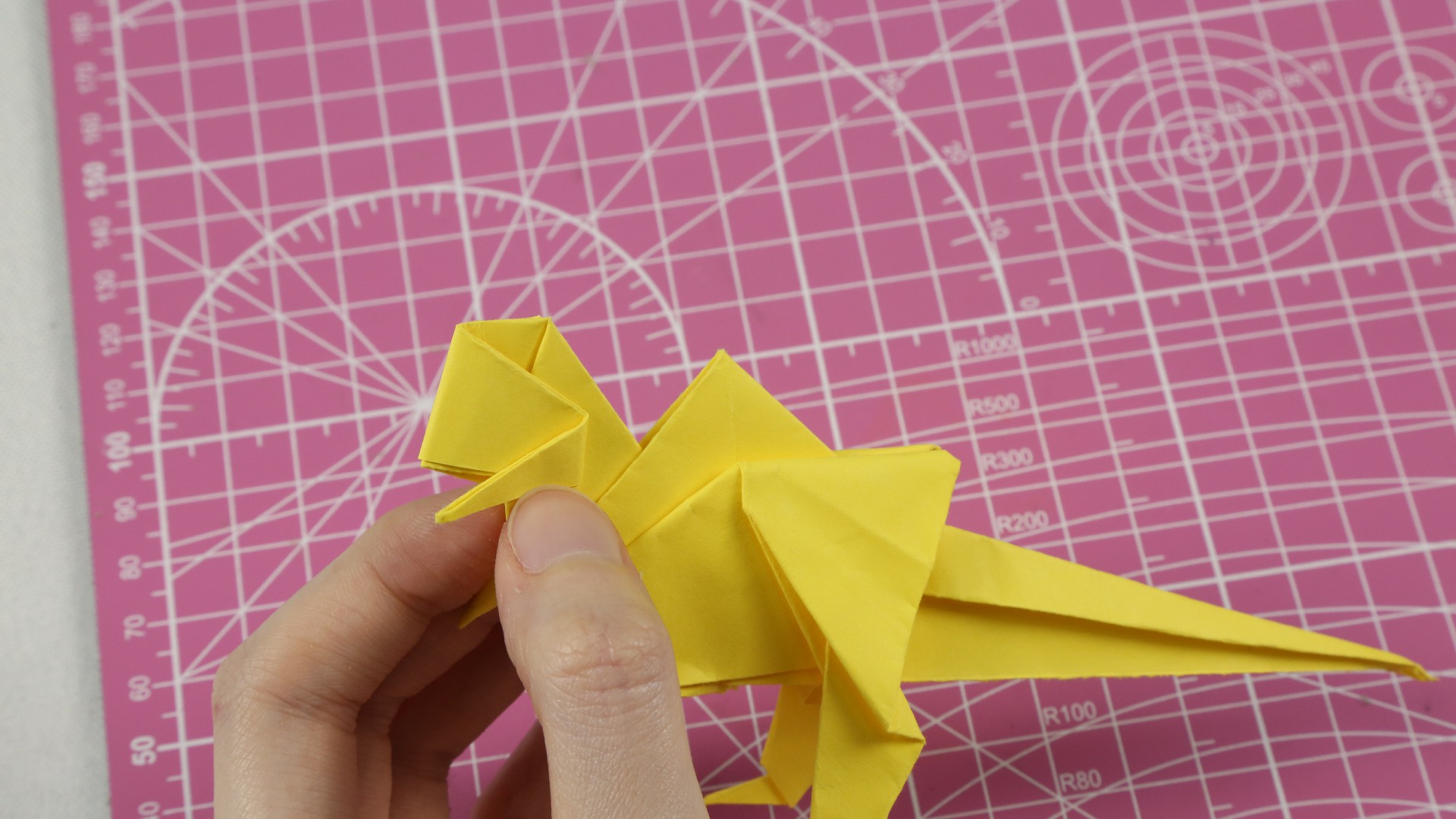 想要恐龙玩具，不用再去商场买了，姑娘教你巧用一张纸折出来