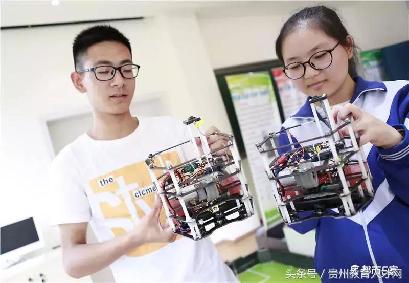 全国亚军!贵阳六中有支机器人足球队,女同学比男同学玩得更6