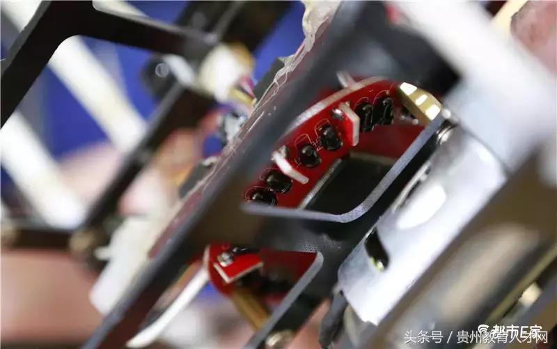 全国亚军!贵阳六中有支机器人足球队,女同学比男同学玩得更6