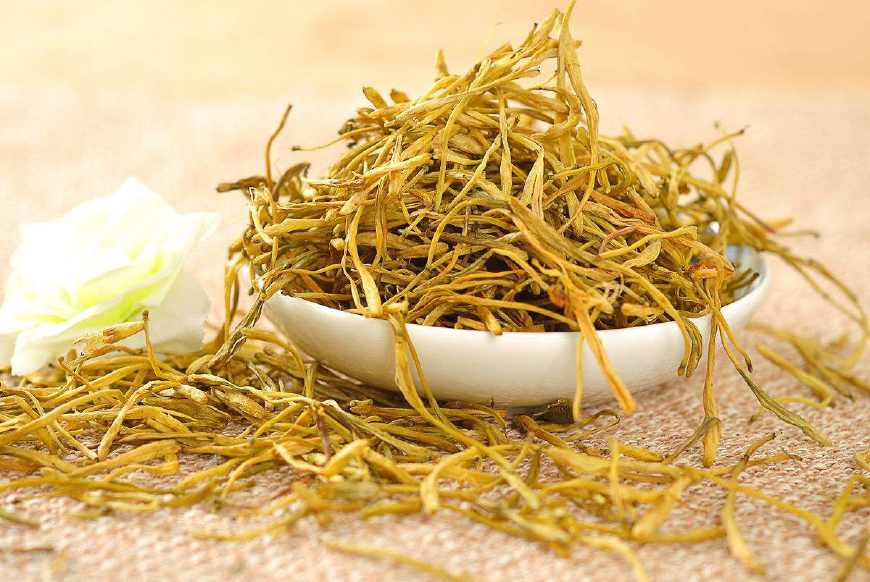 金银花一蒂二花,状如雄雌相伴,又似鸳鸯对舞,故有鸳鸯藤之称