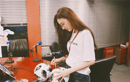 女主持马凡舒个人照片,女主持人马凡舒近照