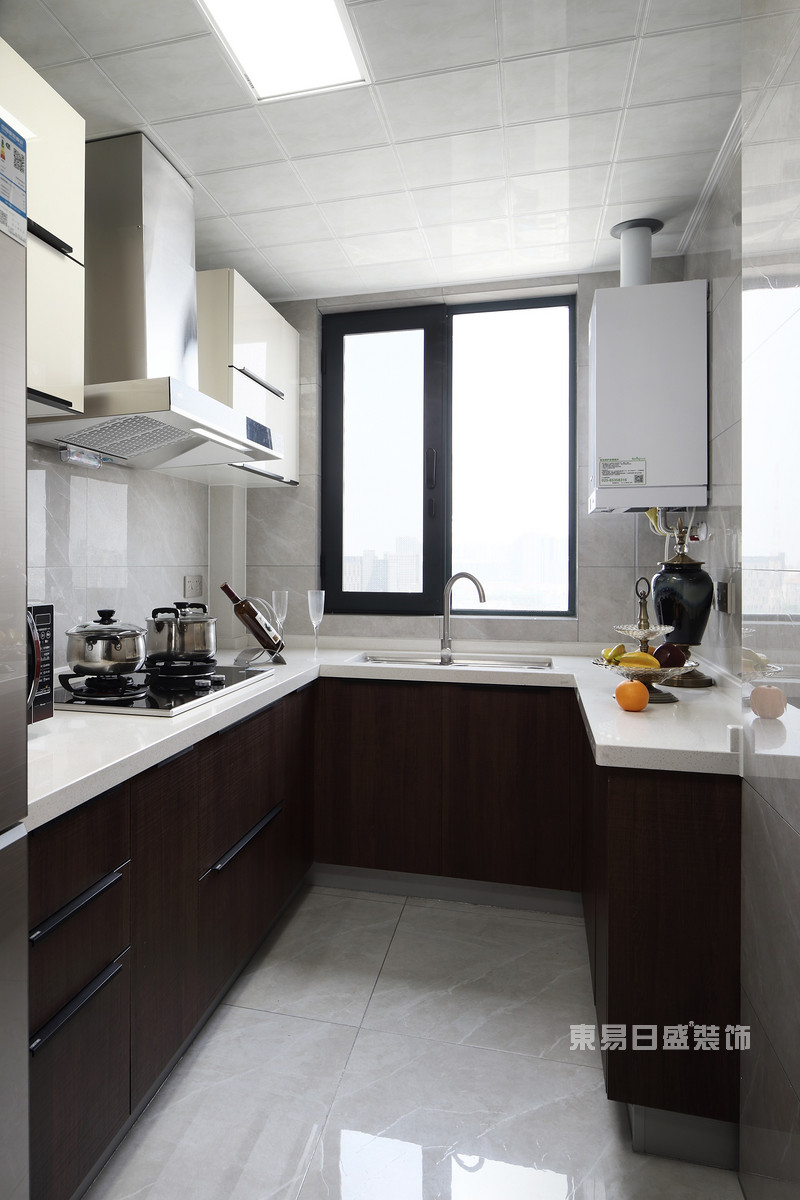 南京万达西地130平港式轻奢风装修效果清冷的奢华下显尽家的温馨