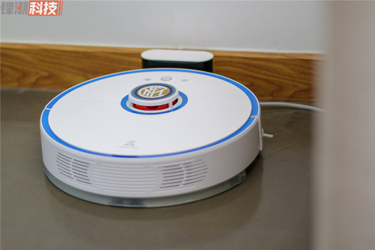 冲着这个「国米标」,买爆!石头扫地机器人国米版轻体验