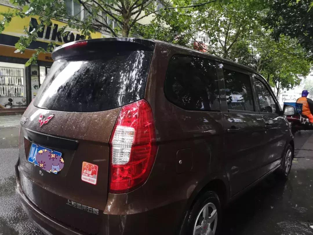 货拉拉晚上送货下雨原视频,货拉拉遇到暴雨