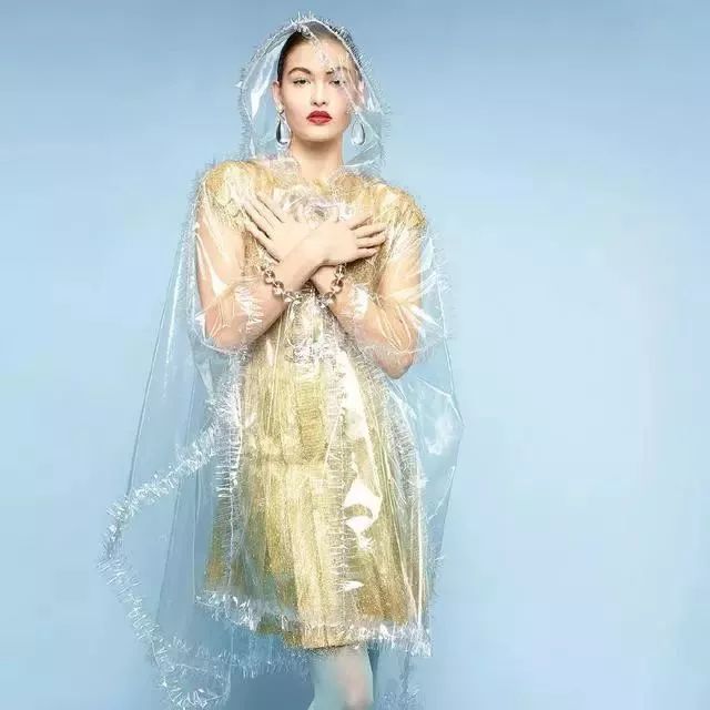 不get一件pvc单品,还怎么愉快的做彼此的塑胶姐妹花?