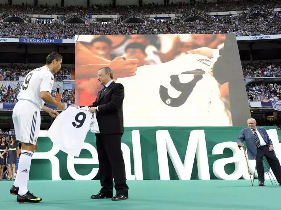 你九年前的身影永远在我们眼前飘荡——C罗