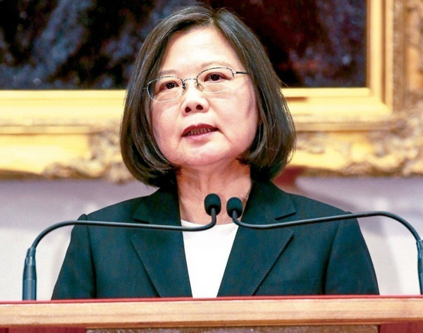 陈水扁向蔡英文下战书:就要参加*党**代会看你敢不敢抓!