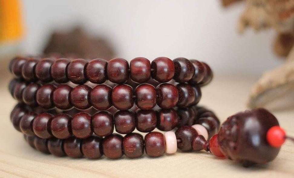 真正的小叶紫檀手串一般什么价格,两百的小叶紫檀是真的吗