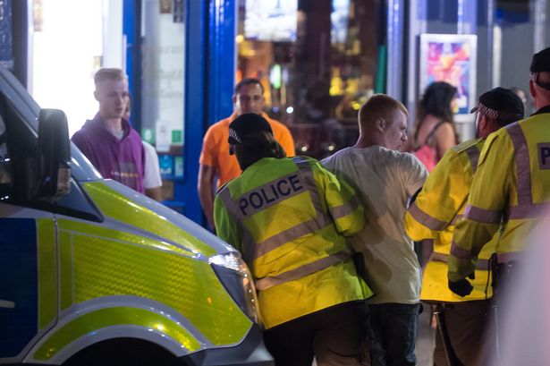 英格兰输了球迷跳河,英格兰世界杯被谁淘汰