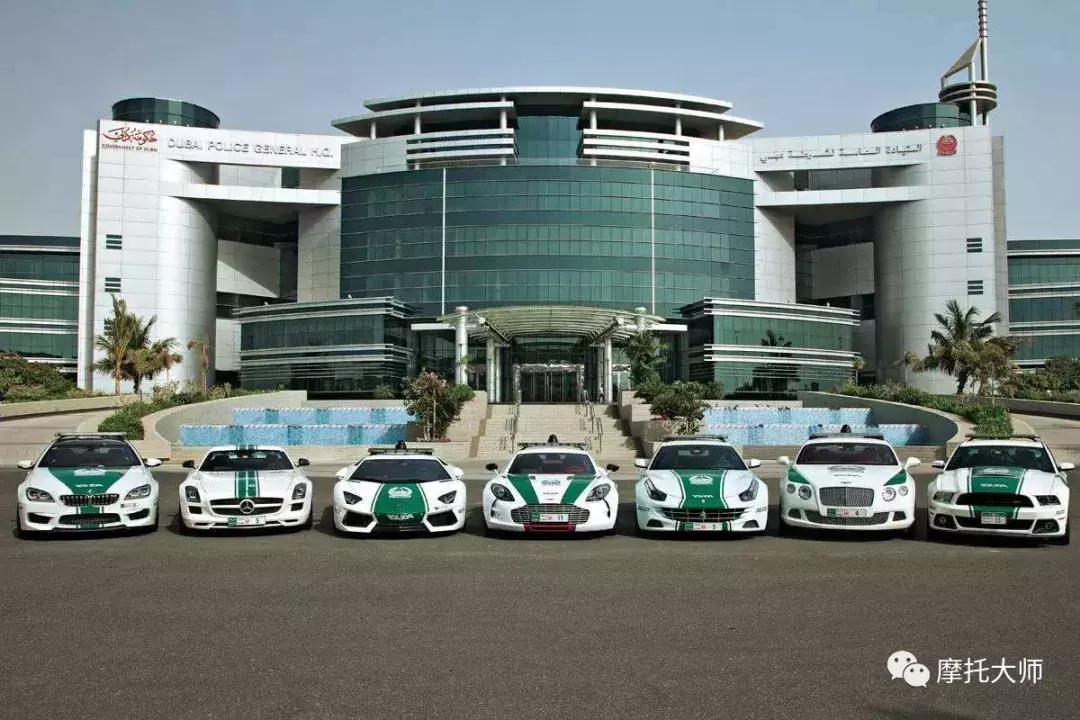 这下迪拜警队不提这台“闻风丧胆”的H2，真对不起它土豪气质了！