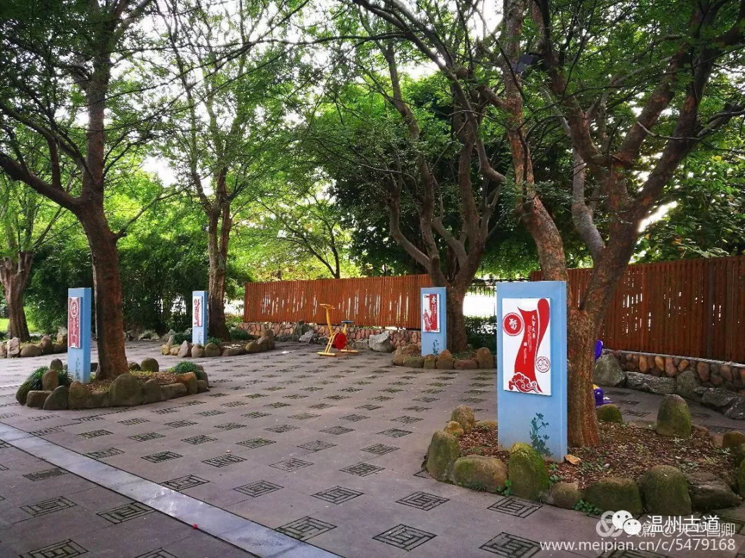 南白象塔全景图,南白象公园