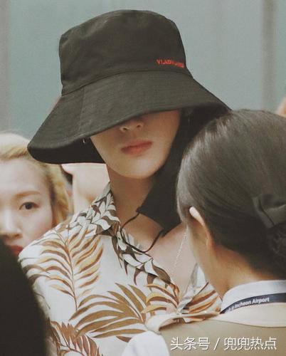 范丞丞离开舞台了吗,范丞丞解散舞台表演