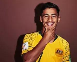 一人进3球,一人单场进五个球