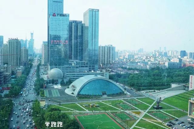 将酒店建在五里河体育场旧址这个希尔顿酒店可不止是个足球迷