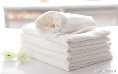 如何清洗宝宝尿布上的霉点,婴儿带有便便的尿布怎么清洗