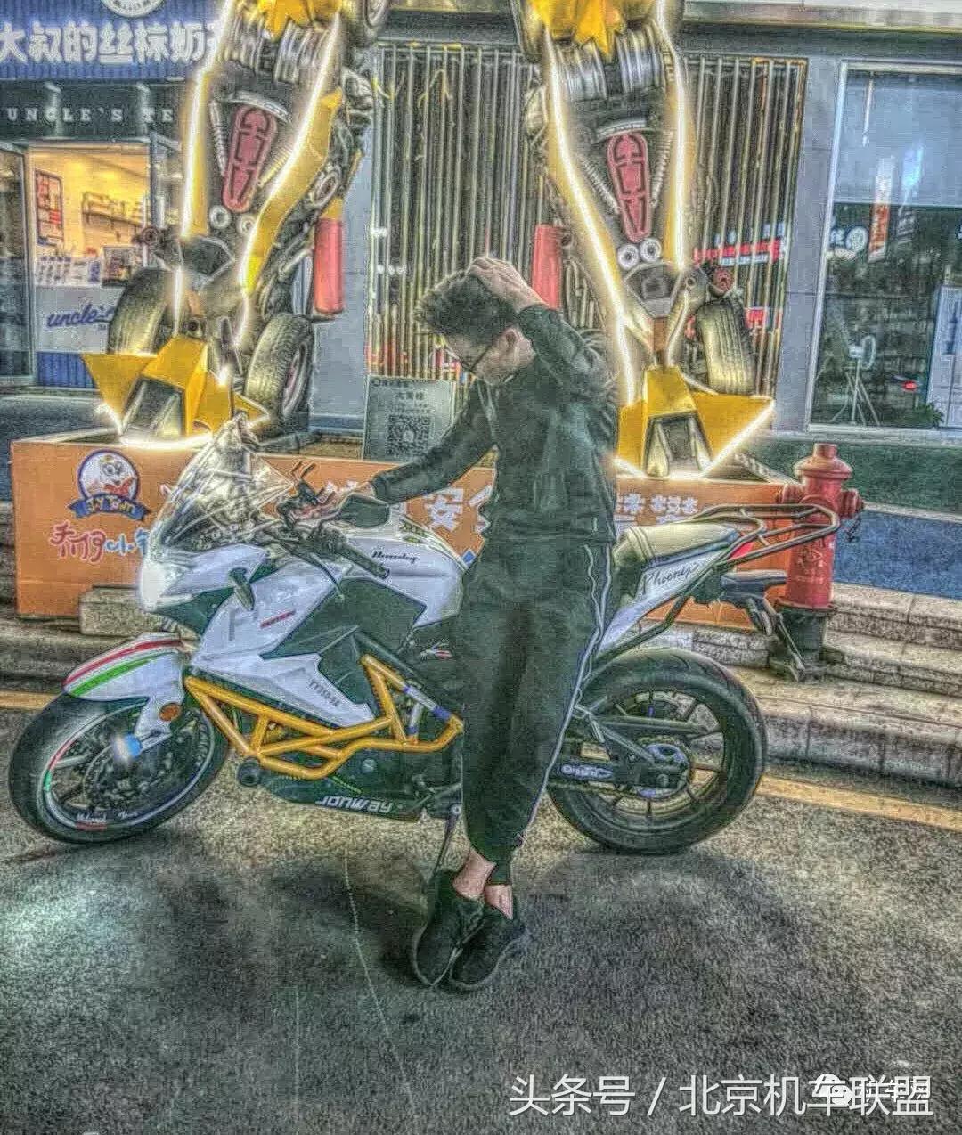 摩友旅途美景,摩友们感受骑行的独特魅力