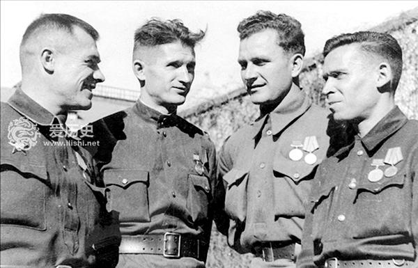 世界杯体育场原址上的二战传奇斯大林格勒用足球宣告重建回归