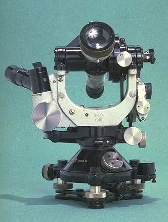 经纬仪如何精准调平,经纬仪怎样调平及图解