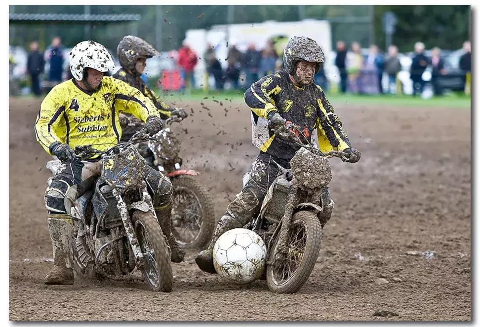 摩托车足球赛球员,摩托车足球第一人称