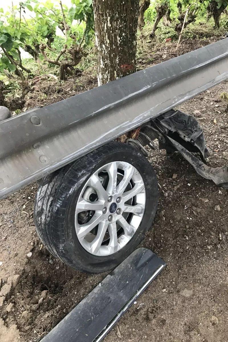 兄弟间的小动作,兄弟之间的小动作