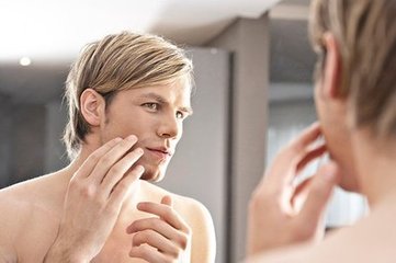 男生油性皮肤怎么护理脸部,男生油性皮肤请问如何护理