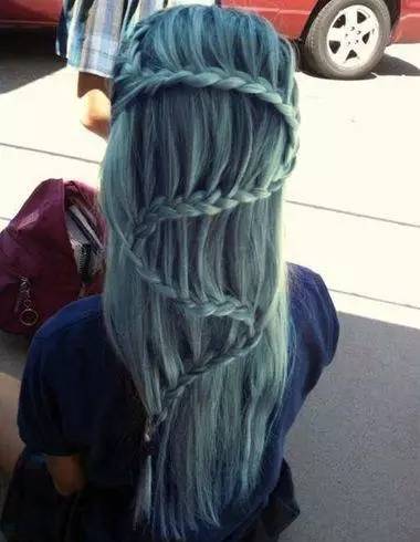 一款附有知性女神气质的编发教程,减龄好看的侧编发教学简单好上手