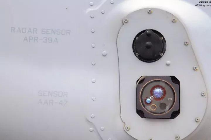 战斗机被导弹锁定后还能逃跑吗,战斗机被导弹锁定做什么机动