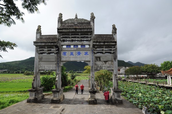 腾冲凤凰宝集泡温泉,腾冲民宿泡温泉推荐