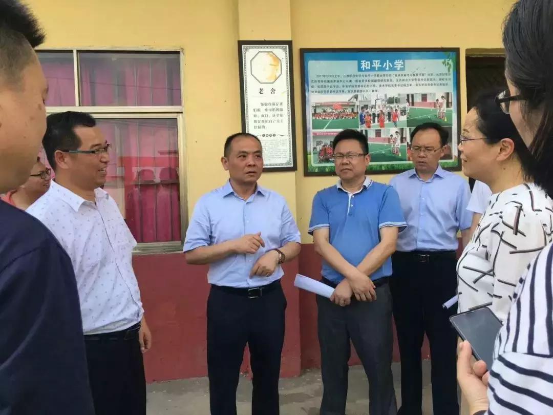 世界杯结束了，这位村小校长和他的孩子们的足球梦，才刚刚开始