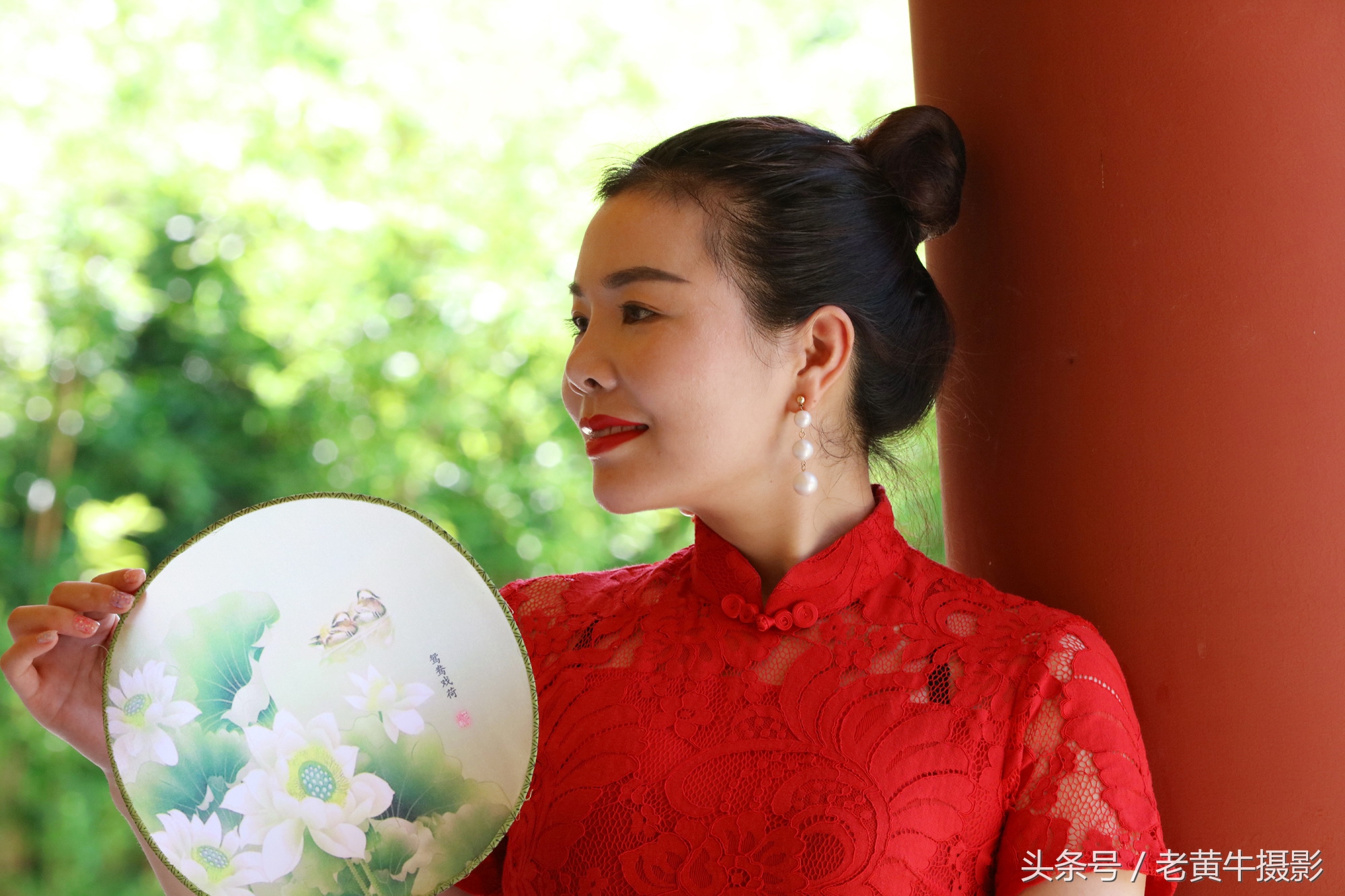 京山老年旗袍秀视频,月季园旗袍走秀