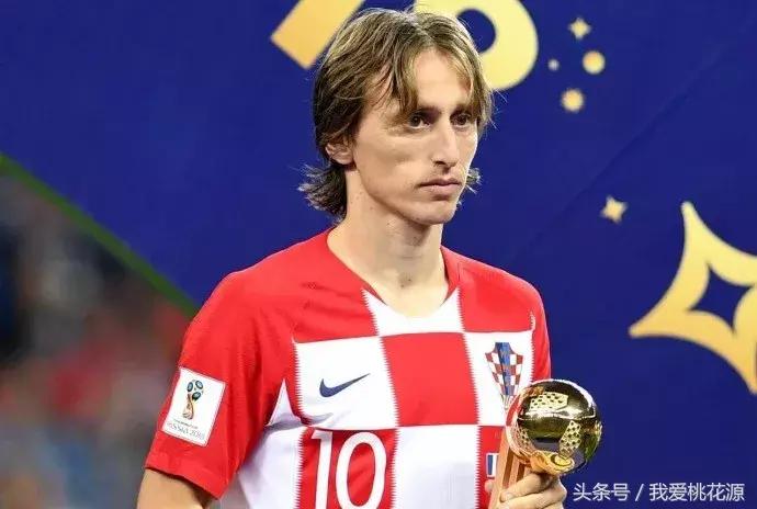 克罗地亚人脱下衣服震惊朋友圈：没有奇迹，只有普通人的含泪奔跑