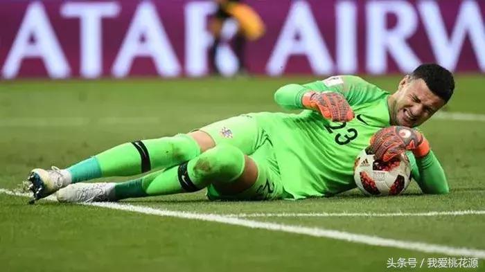 克罗地亚人脱下衣服震惊朋友圈：没有奇迹，只有普通人的含泪奔跑